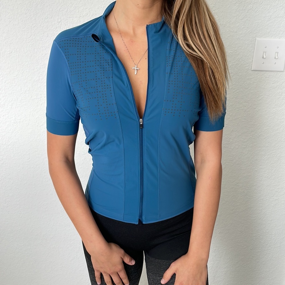 Lululemon Workout and Running Shirt - Size S/M